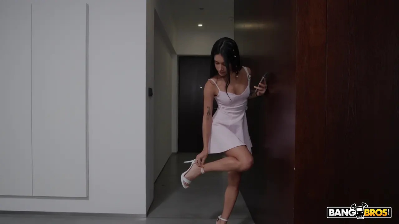 Carolina Guerrero Blows A Dick In The Bathtub