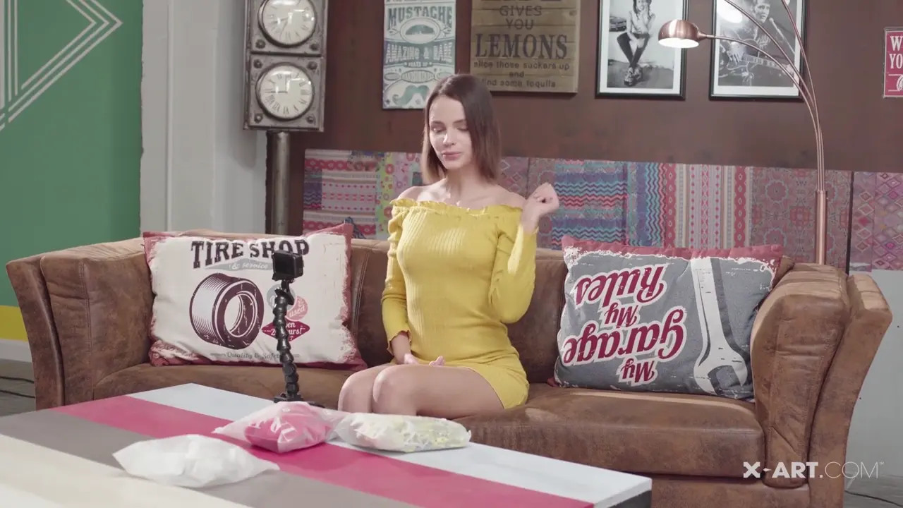 Ariellilita Masturbates After Trying On Bikinis