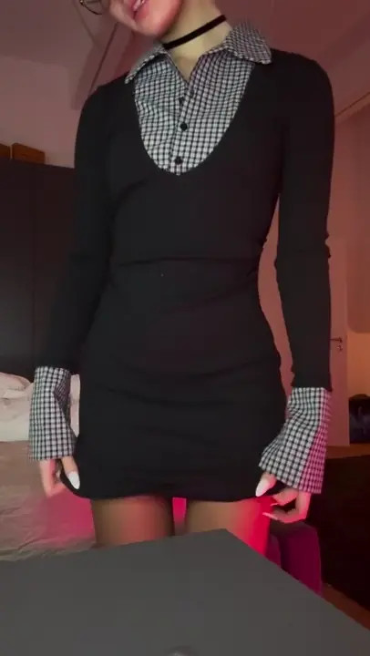 Nerdy Viktoriakpa's Glass Dildo Masturbation