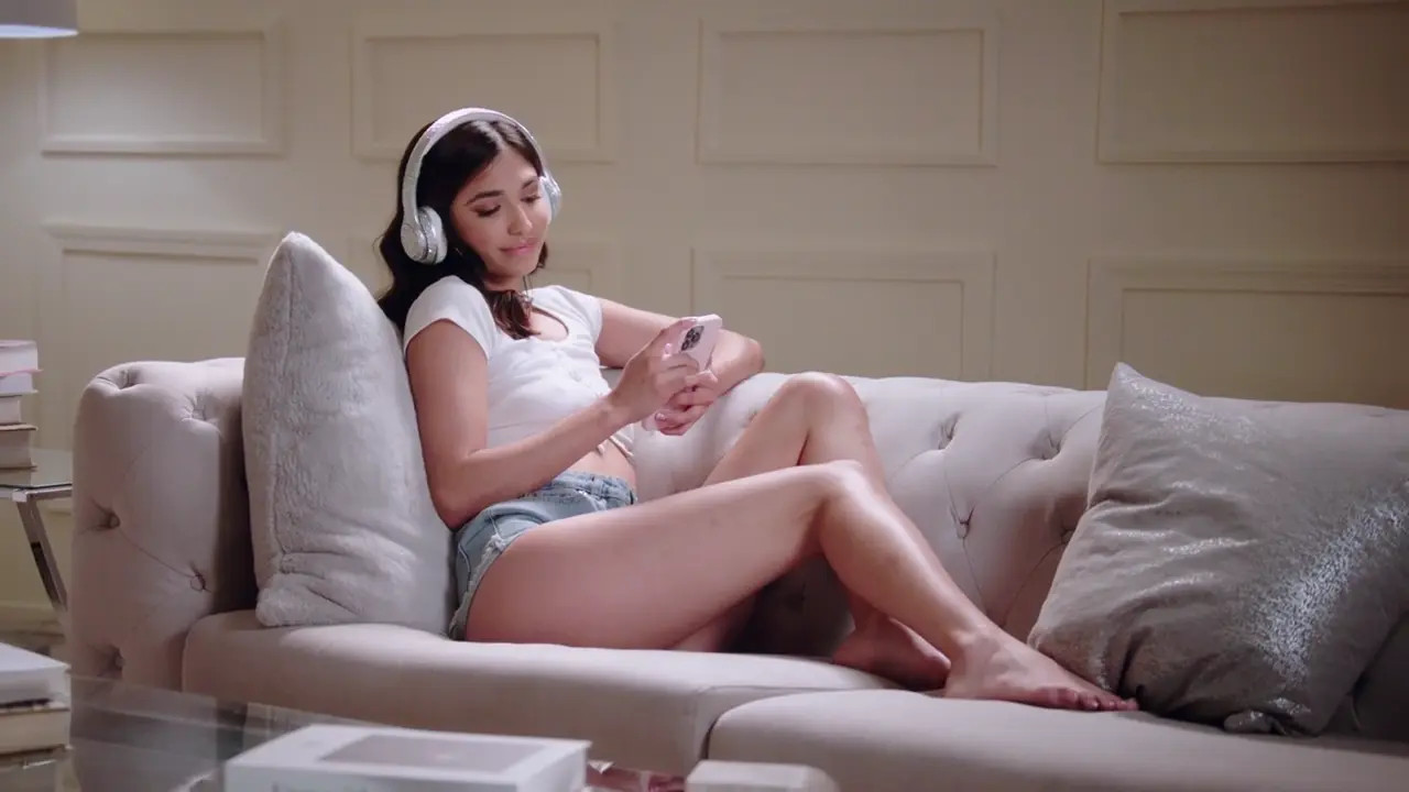 ReinaRaexxx Has Sex With Her Sister's Husband