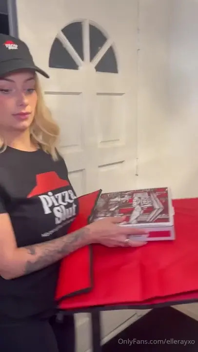 Pizza Delivery Girl Ellerayxo Gets Pounded
