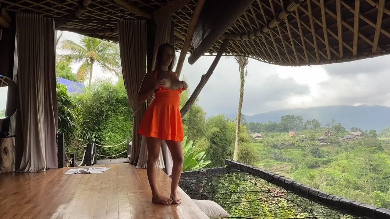 AnitaRover Blows A Cock On An Overhang Villa