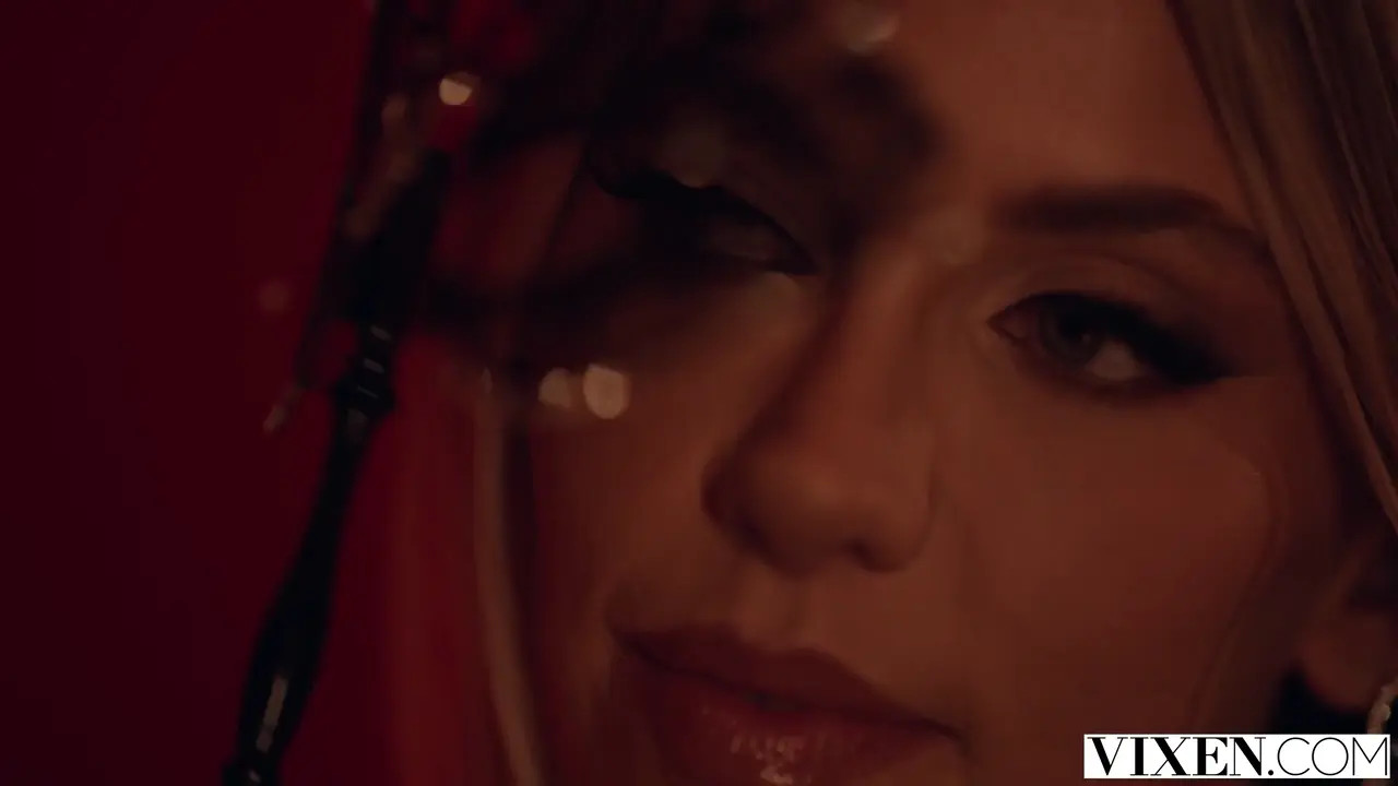 Khloekapri & Isa Bella Share A Huge Cock