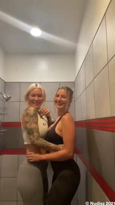 Viking Barbie & Emily Knight's Quick Lesbian Session