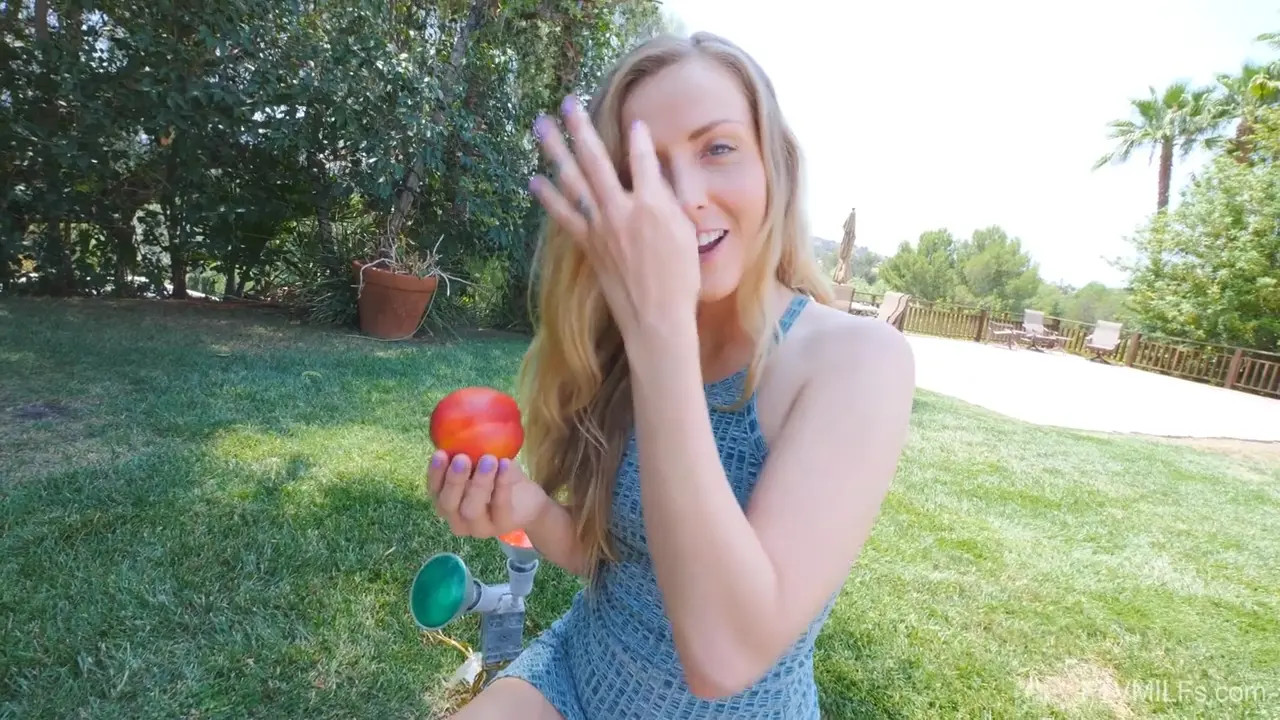 Karla Kush Fills Both Her Holes With Dildos