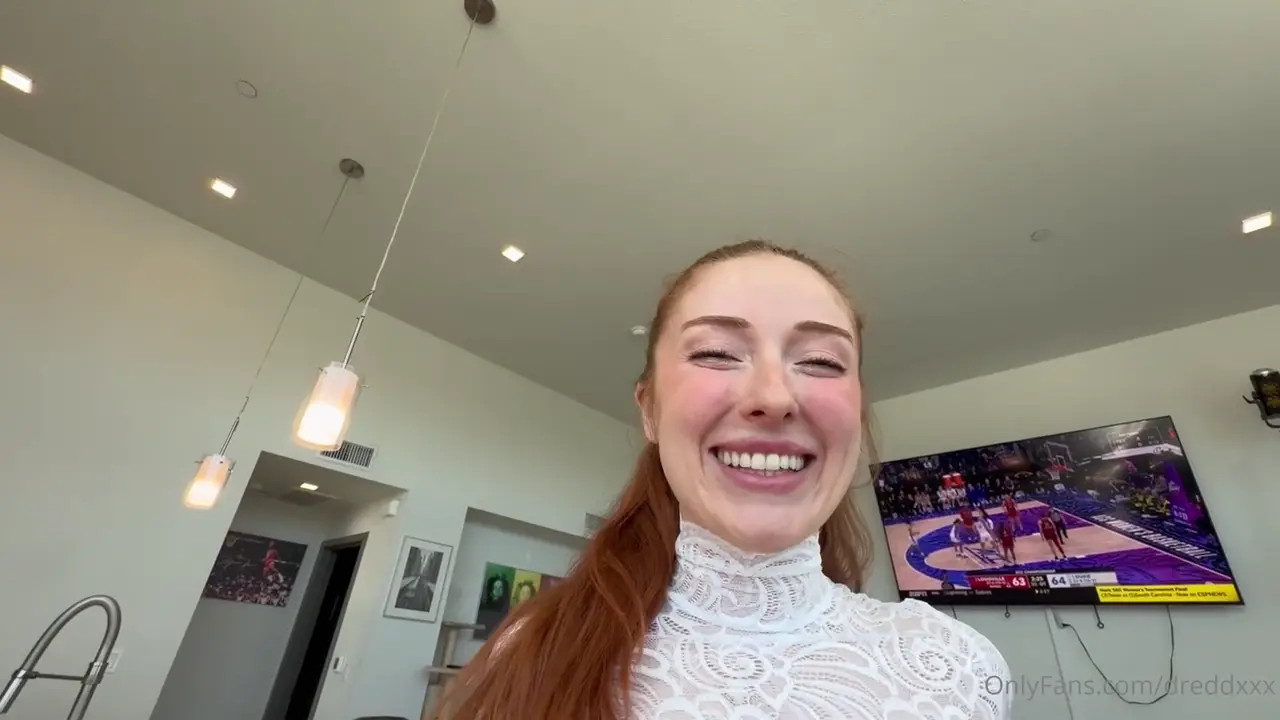 Backdoorgf Gets Her Asshole Streched By Dredd