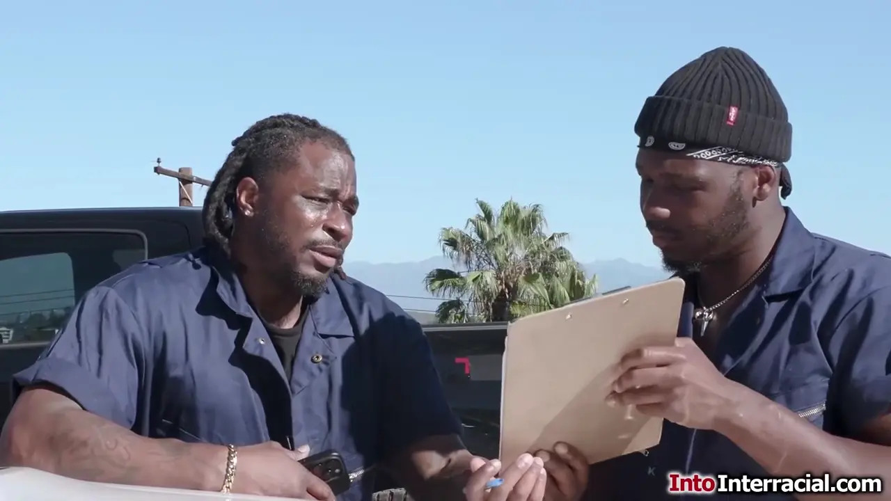 Jennifer White Gets Pounded By Two BBCs