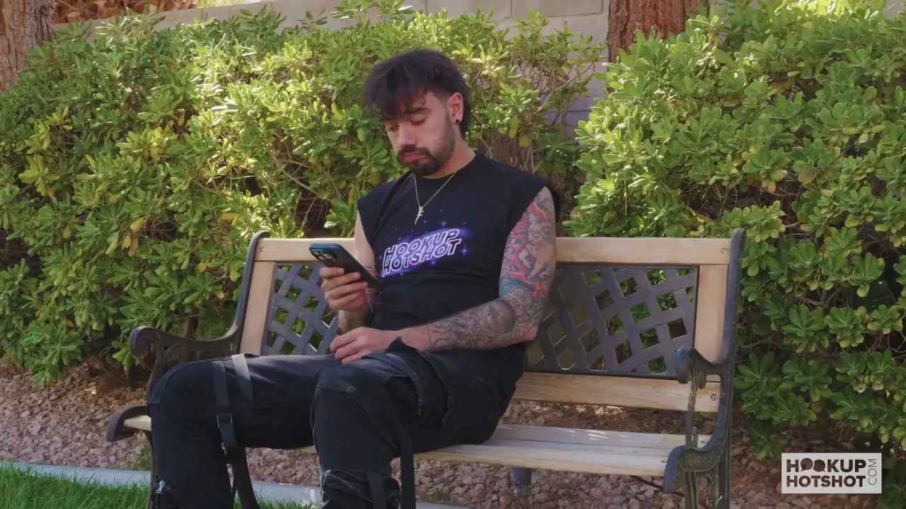 Indica Marie Gargles Piss From A Stud's Cock - ePornLeak