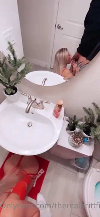 Therealbrittfit's Bathroom Quickie With BF