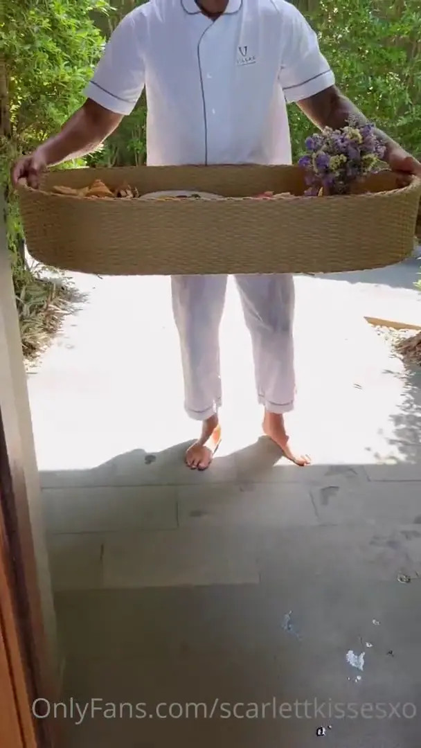 ScarlettKissesXO Pool Sex With A Butler Video Leaked