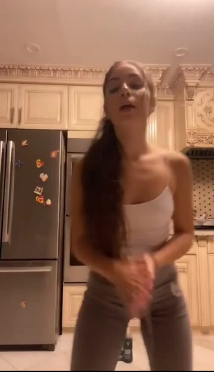 Emarr B [ emarrb ] - So i got this new toy and its so freaking goood!!