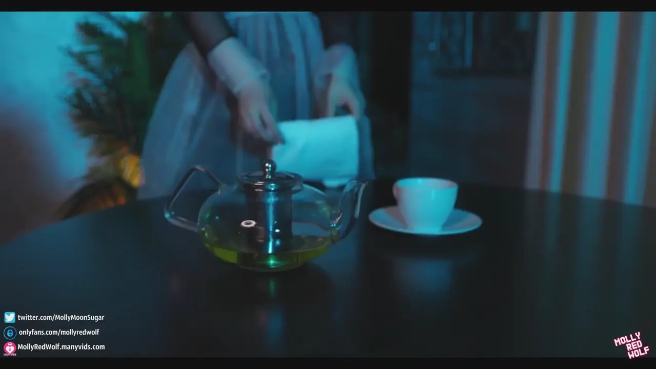 Horny Maid MollyRedWolf Gets Disciplined By Her Master