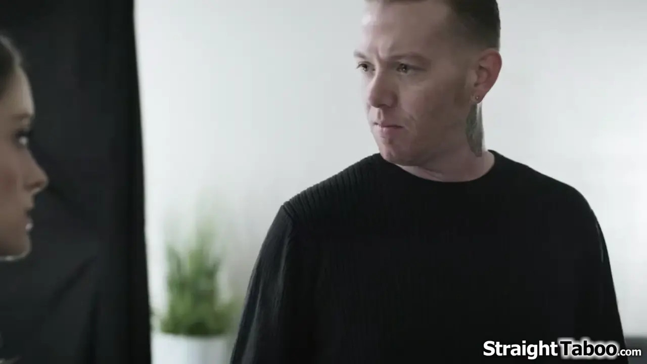 LilyGleeXXX Gets Spitroasted In A Threesome - ePornLeak