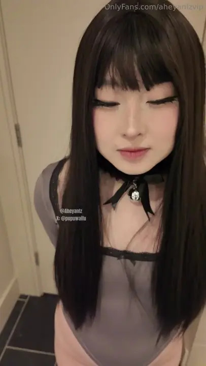 PupuWaifu's Sneaky Bathroom Blowjob