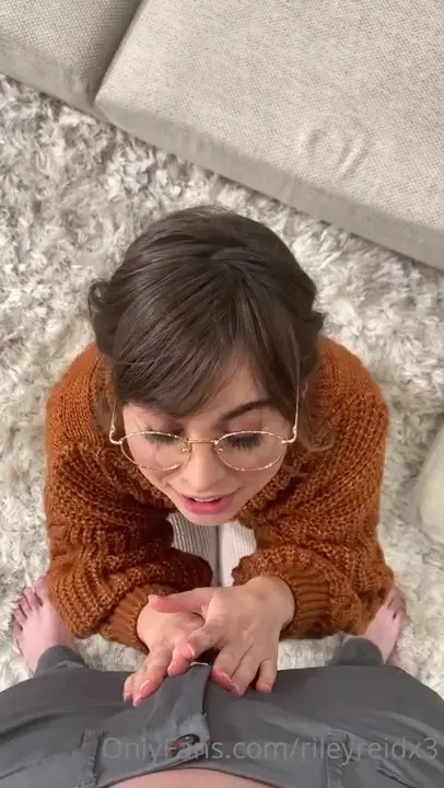 Riley Reid Loves When This Guy Shoves His Cock Into Her Cunt