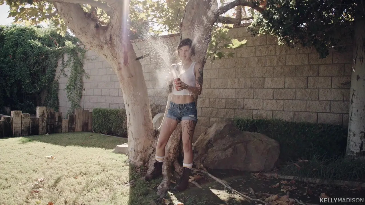 Luna Lovely Gets Her Ass Stretched By A Cock