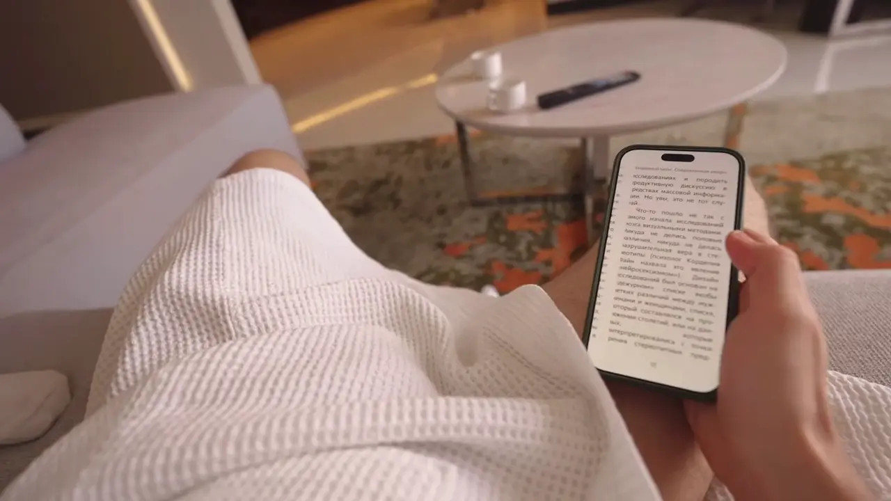 Elina Lizz Rides BWC On The Sofa