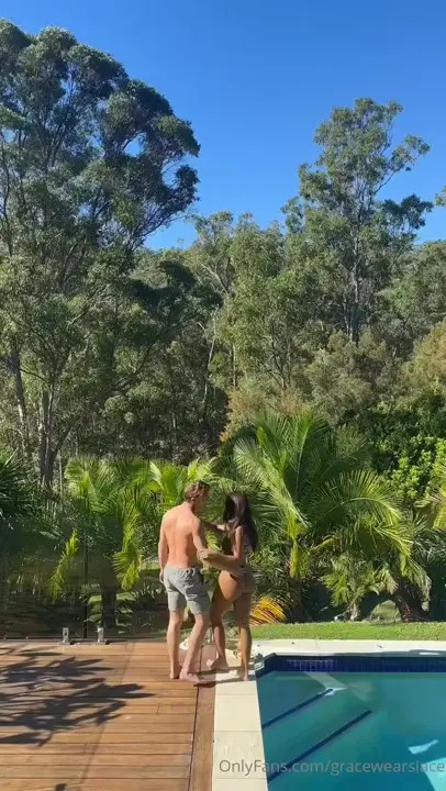 Gracewearslace Gets Her Pussy Fucked Outdoors