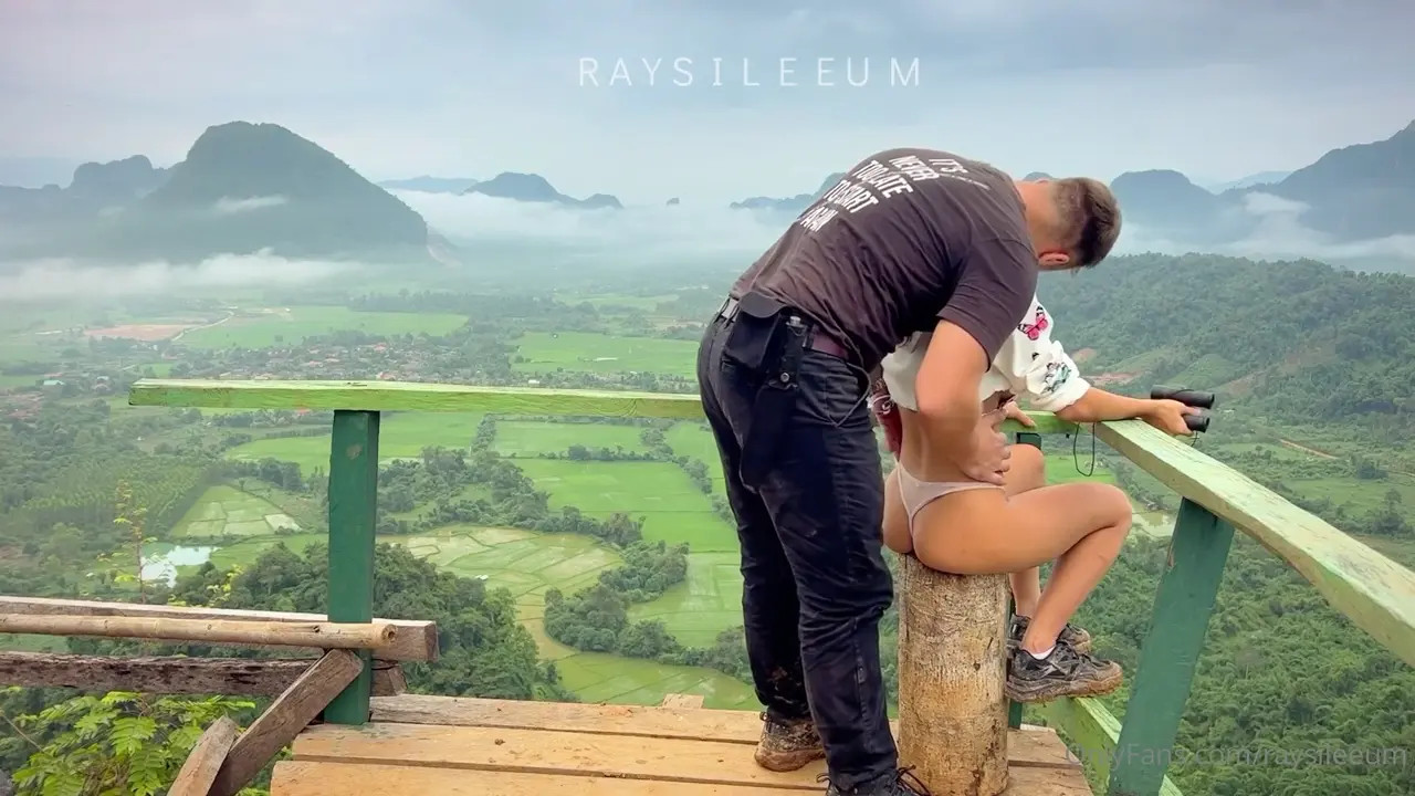 Raysi Leeum Has Outdoor Sex