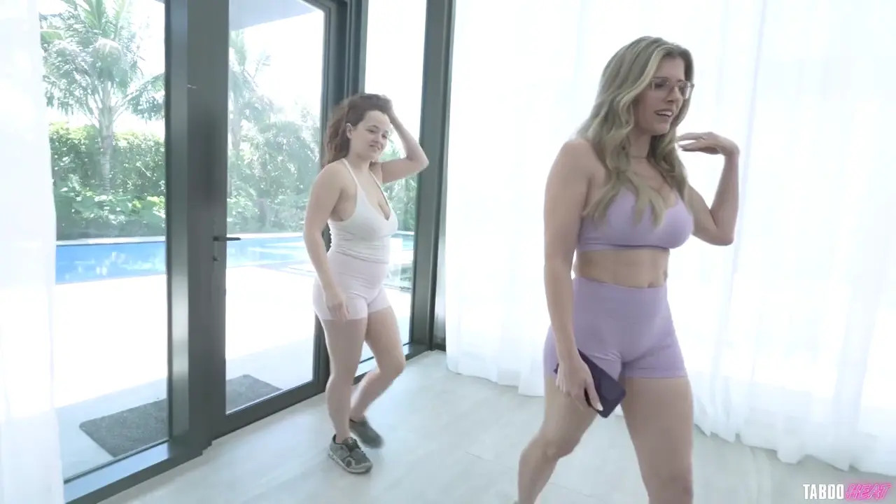 Red Eviee And CoryChaseXXX Savour Each Other's Cunt On The Couch