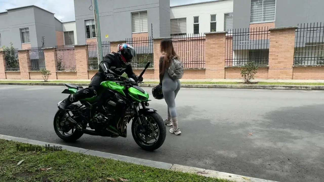 Karolayn_oficial Gets Fucked After A Motorcycle Ride