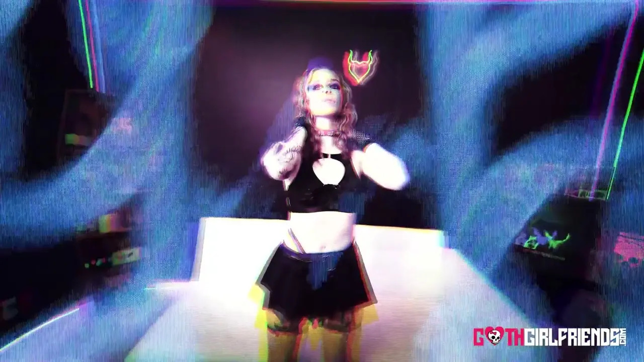 Gothic Renee Rose Gets A Hard Fuck And A Cumshot In Her Mouth