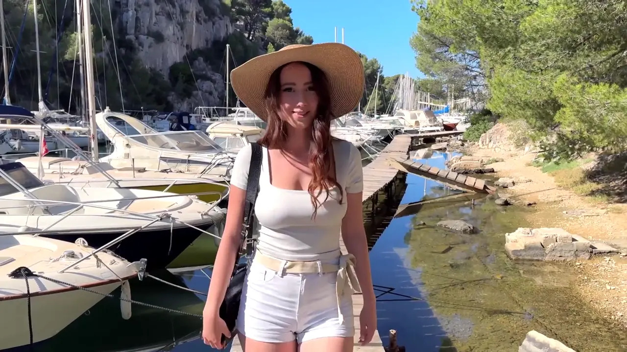 Hellomoonli Revealed: Alluring Outdoor Fun in 4K  
