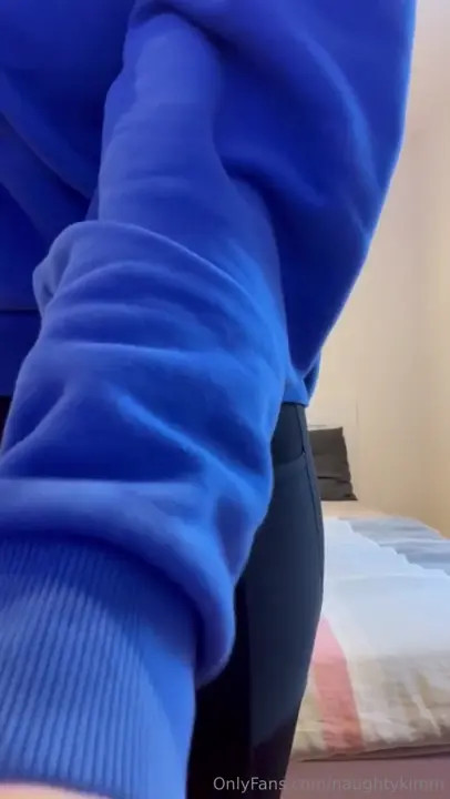 KimNovak Strips Then Pleases Herself - ePornLeak