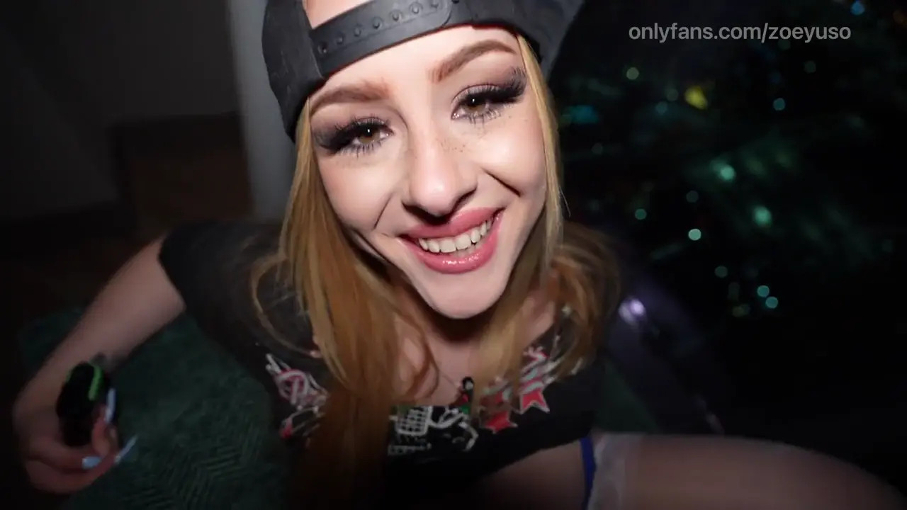 Zoey Uso Gets Penetrated On The Sofa - ePornLeak