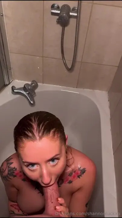 ShannonLuckXO Gives Head While Taking A Bath