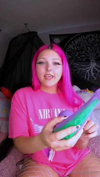 Solo Dildo Pussy Plugging With Mangobeetle