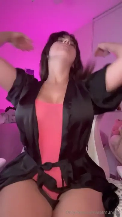 Busty Salomelons Oils And Showcases Her Body