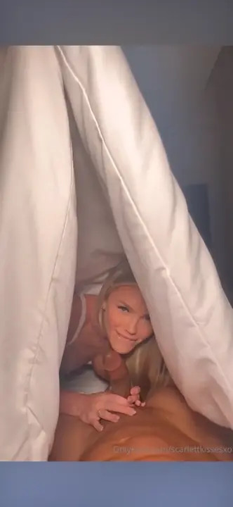 ScarlettKissesXO Sucks Cock Under The Sheets