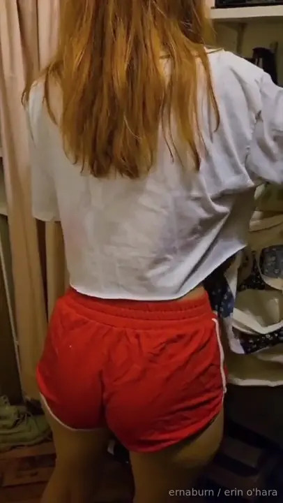 Erna Burnz Gets Railed By The Delivery Guy