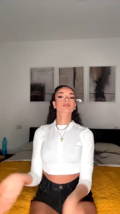Vitto Lazzari Strips And Flaunts Her Curvy Body - ePornLeak