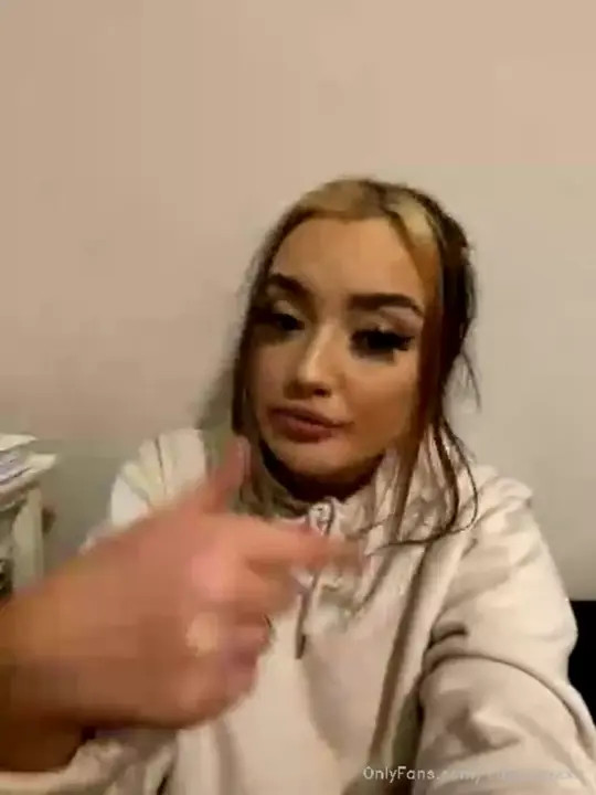 CaseyJayxxx Uses A Vibrator On Her Cunt - ePornLeak