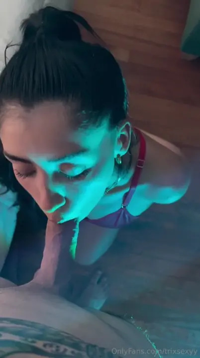 TrixSexyy Gets Her Mouth Fucked While Tied Up
