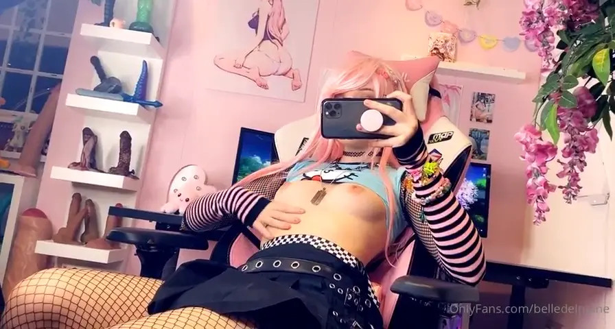 Goth Belle Delphine Plays With Her Tits - ePornLeak