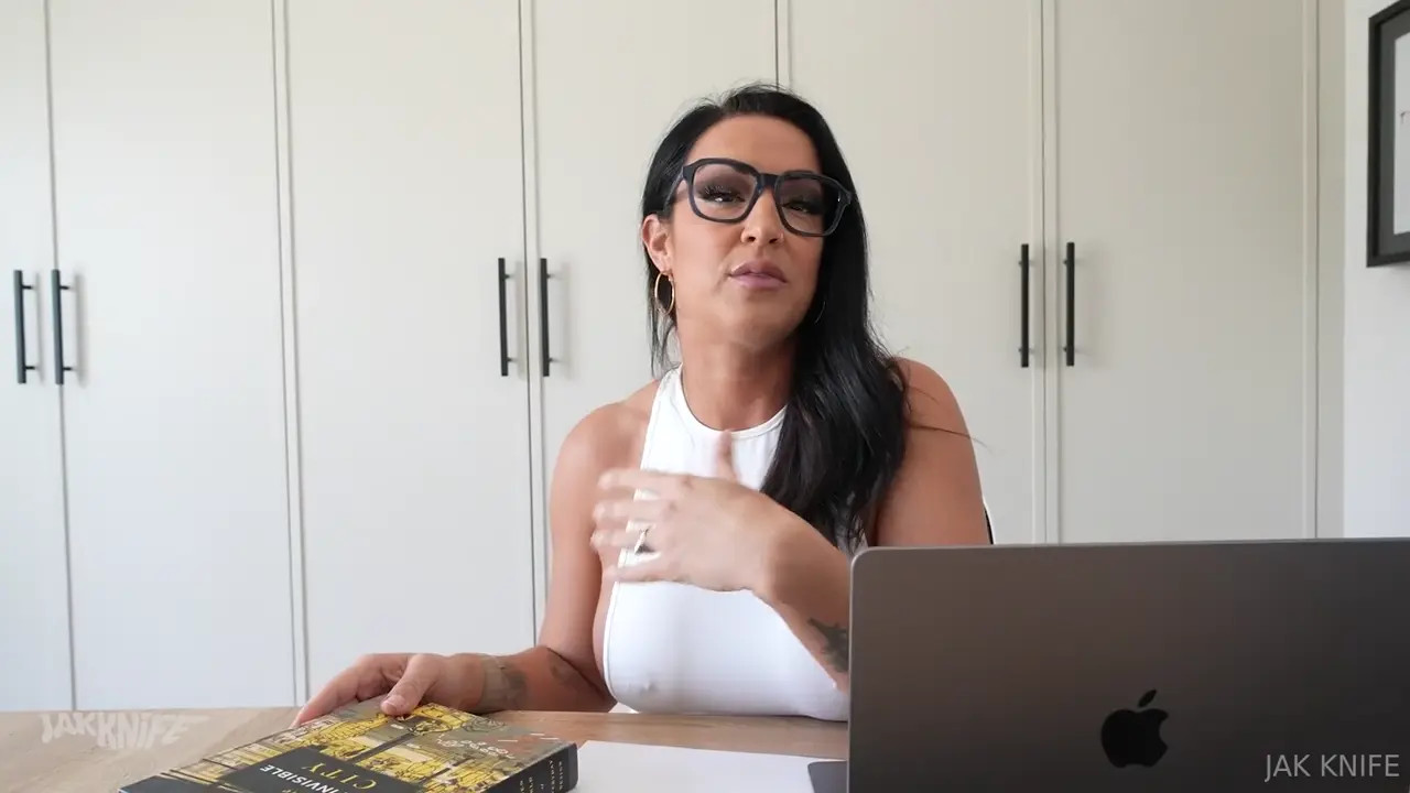 Courtney Tillia Gives An Extra Class