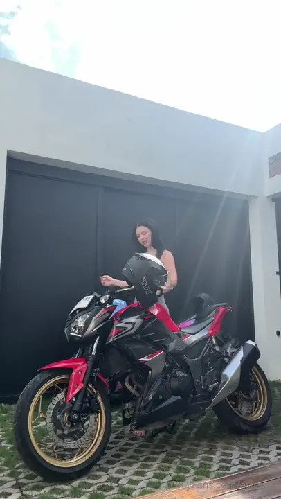 Abby Lee Fingers Her Pussy In An Indoor Pool