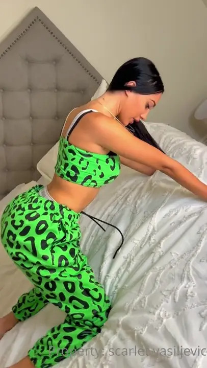 Raw & Real: Scarlet.Vas Displays Her Alluring Assets Now  
