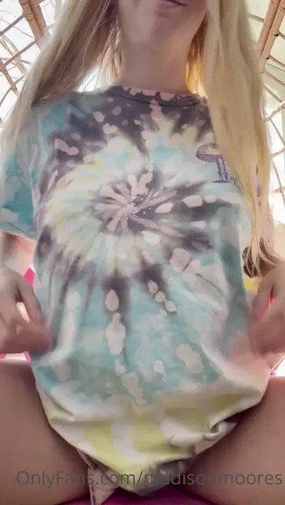 Madison Moores Masturbating Under The Sun