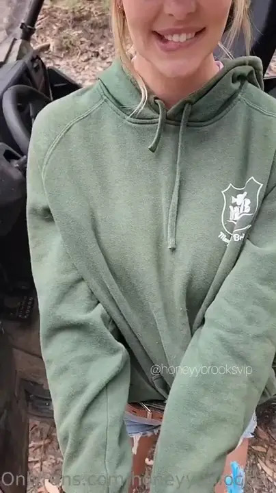 HoneyyBrooks Takes A Facial After Outdoor Sex