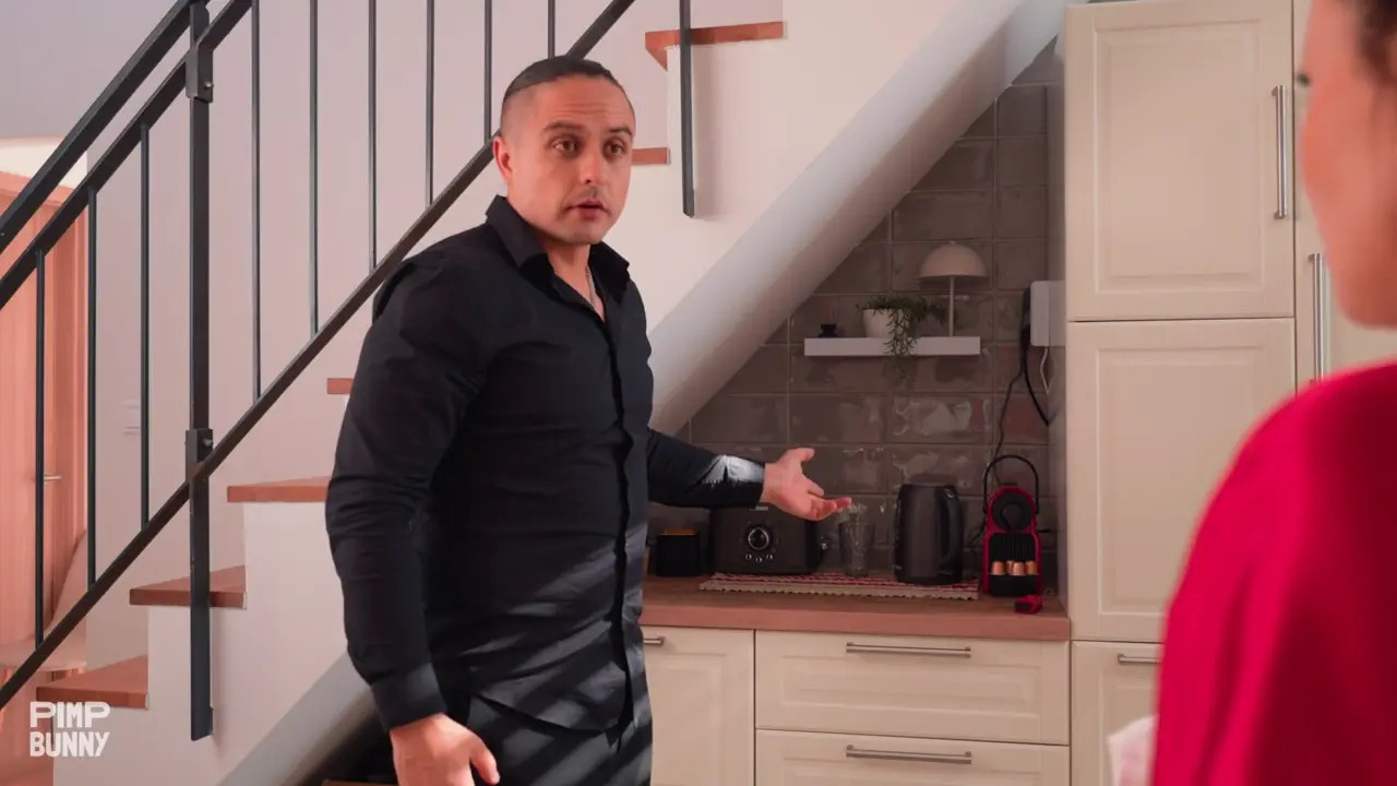 Husband Caught His Wife Cheating On Him With Her Personal Trainer