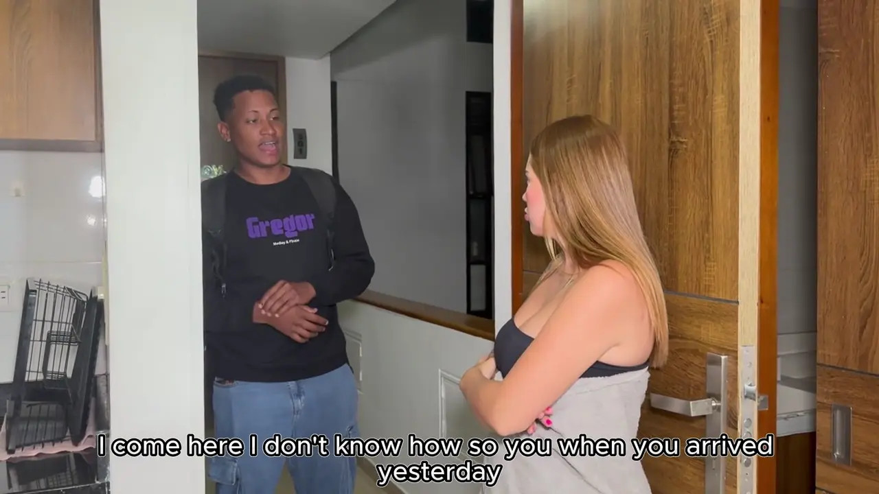 Latina Sara Blonde Bangs Her New Roommate - ePornLeak