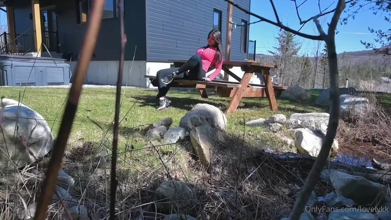 Lovelykk Fingers Her Ass On A Public Bench - ePornLeak