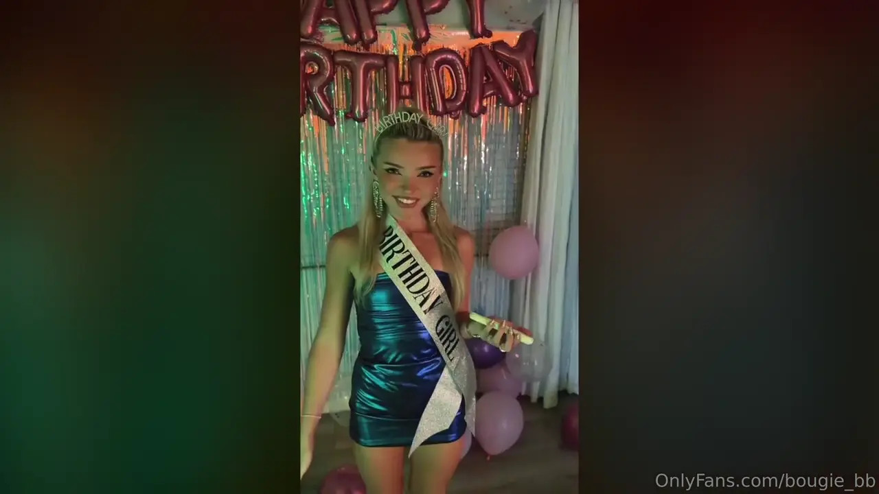 Bougie_Bb Gets Double Stuffed By 2 Huge Dildos On Her Birthday