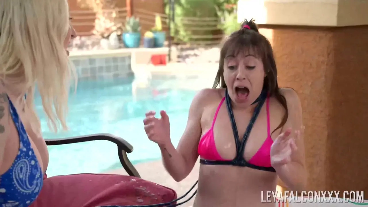 Leya Falcon Straps On For Jenna Noelle's Cunt