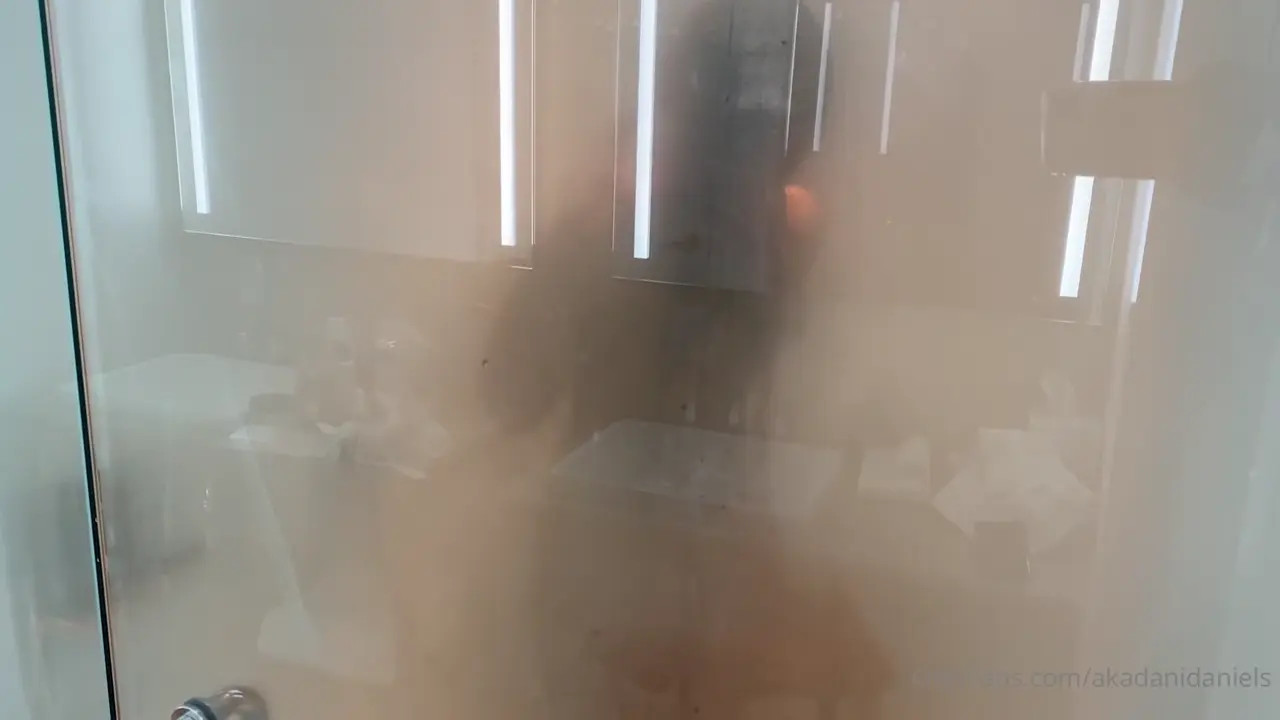 Dani Daniels Plays Solo During Her Bathtime