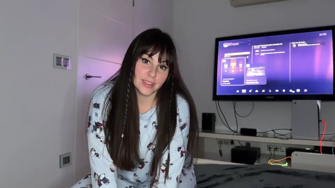 Pamsnusnu's Gaming Session With Her Stepbrother Ends In Sex